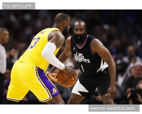 詹姆斯全能表现难挽球队颓势19投10中独砍29分却无力回天